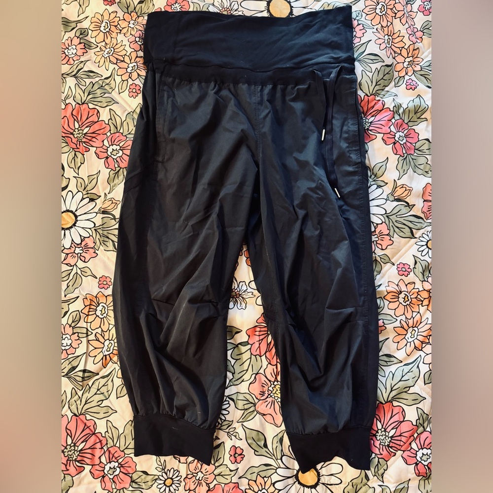 Lululemon cropped fold over Joggers